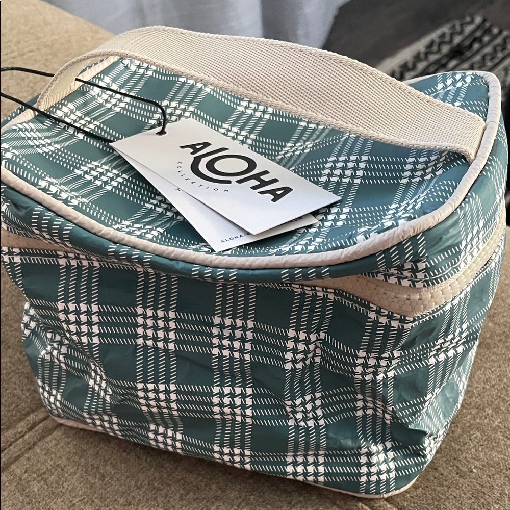 ALOHA Collection Cabin Crew Kit